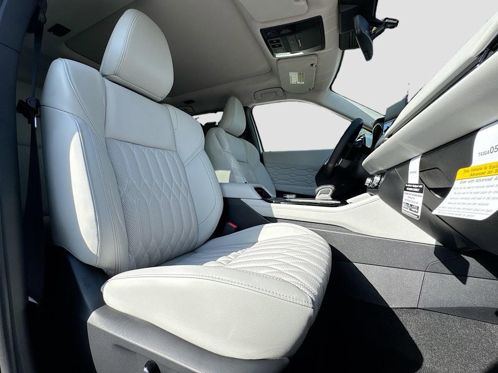 Used 2025 Mitsubishi Outlander SEL image 33