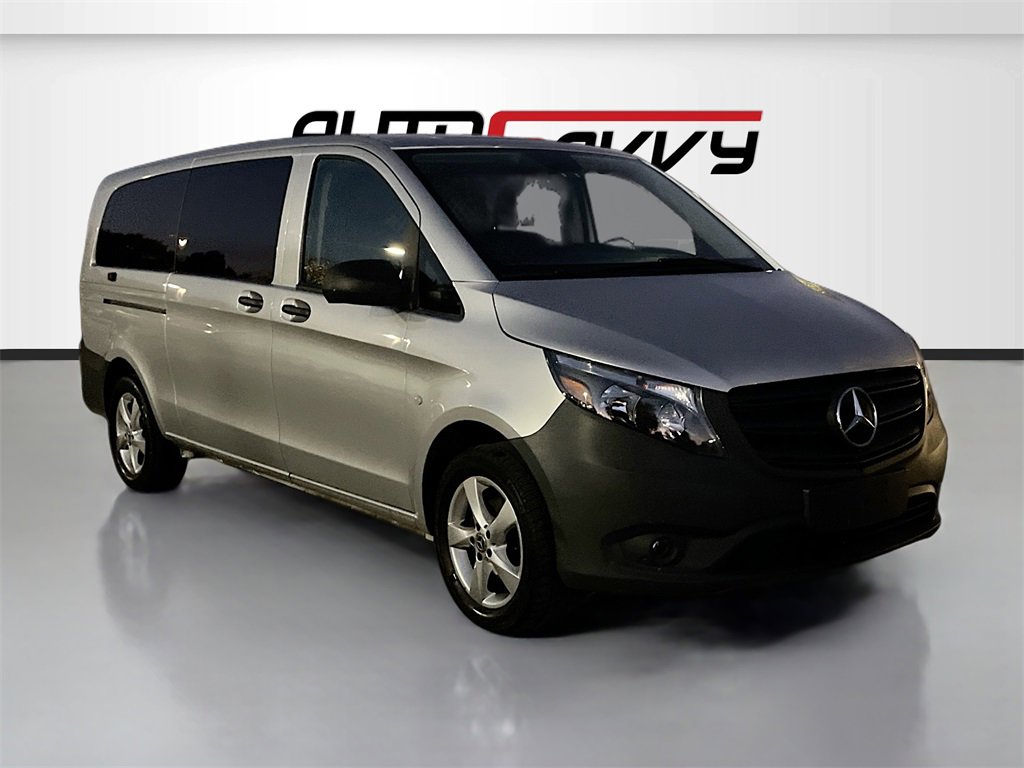 Used 2023 Mercedes-Benz Metris image 2