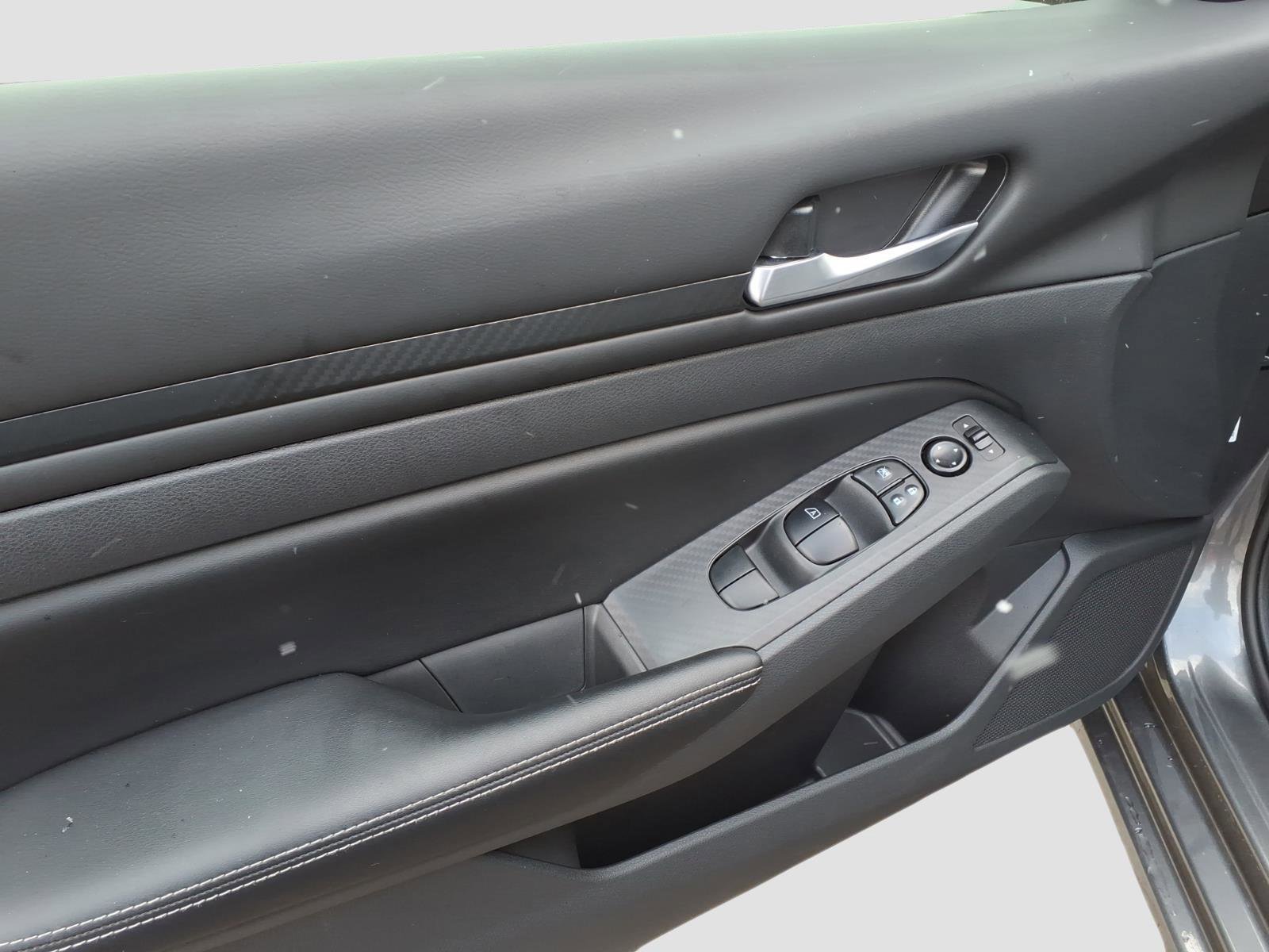 Certified 2024 Nissan Altima 2.5 SV w/ SV Premium Package image 13