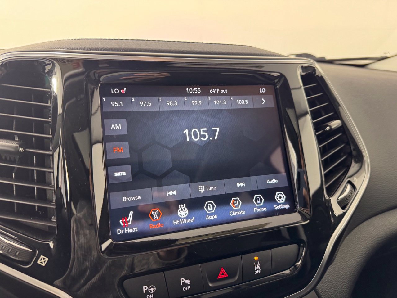 Used 2022 Jeep Cherokee Limited w/ Mopar Interior Package AWD/4WD image 21