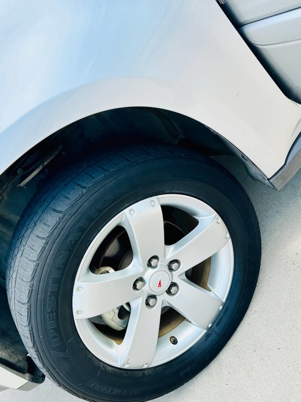 Used 2009 Pontiac Torrent Base 4dr SUV w/ Preferred Package image 24