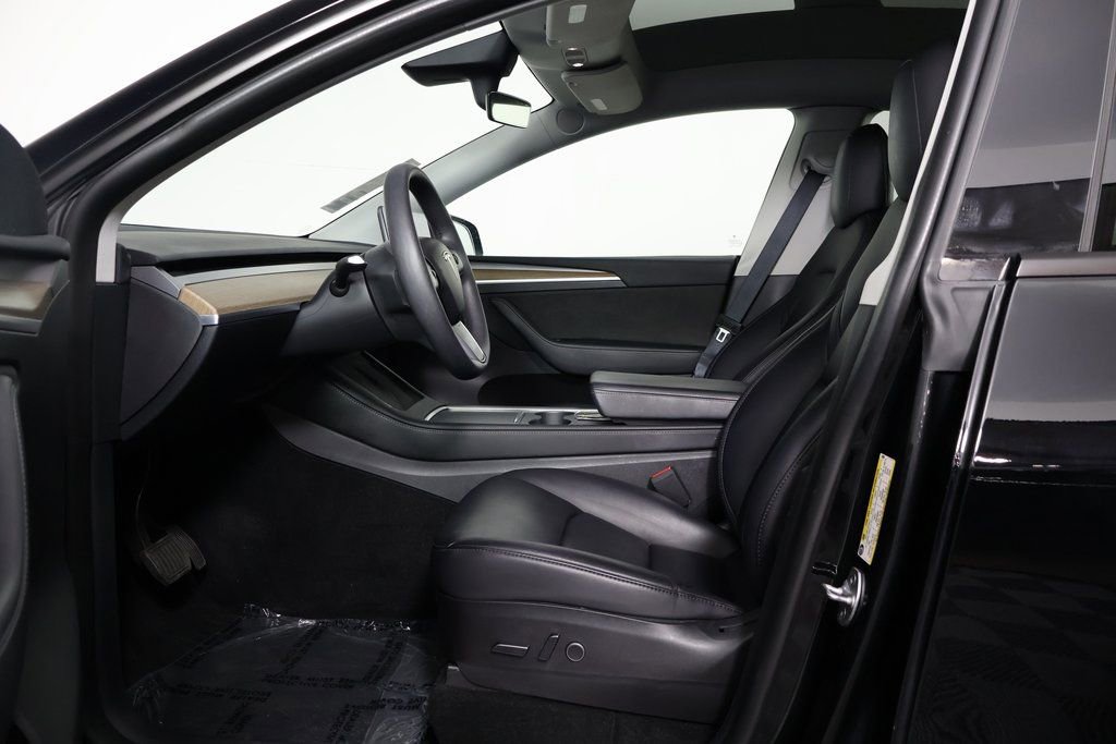 Used 2022 Tesla Model Y Long Range image 10