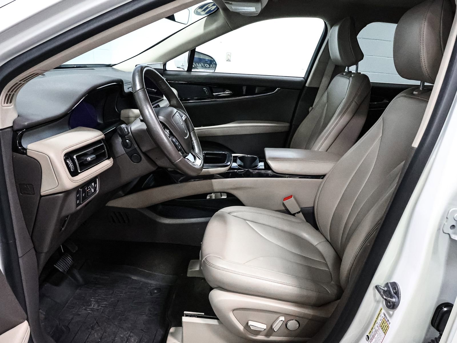 Certified 2022 Lincoln Nautilus AWD w/ Premium Package image 23