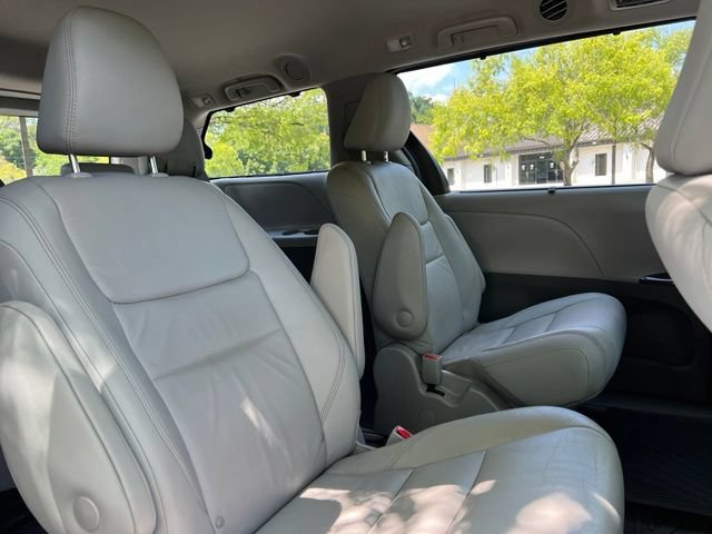 Used 2018 Toyota Sienna XLE w/ XLE Navigation Package AWD/4WD image 19