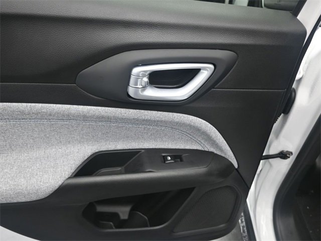 Used 2025 Jeep Compass Sport w/ Mopar Graphics Package image 21