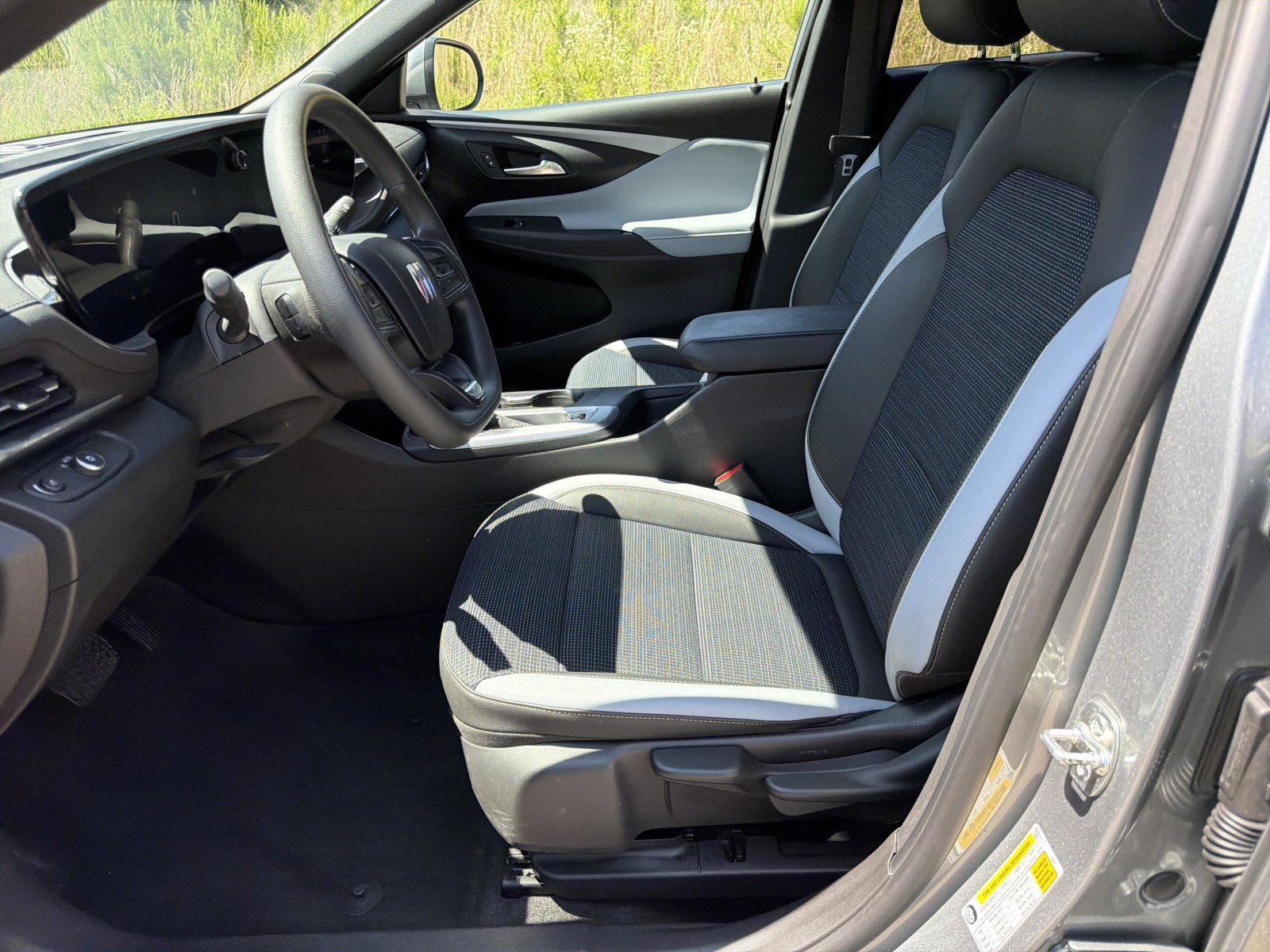 Used 2024 Buick Envista Preferred w/ Advanced Safety Package FWD image 9
