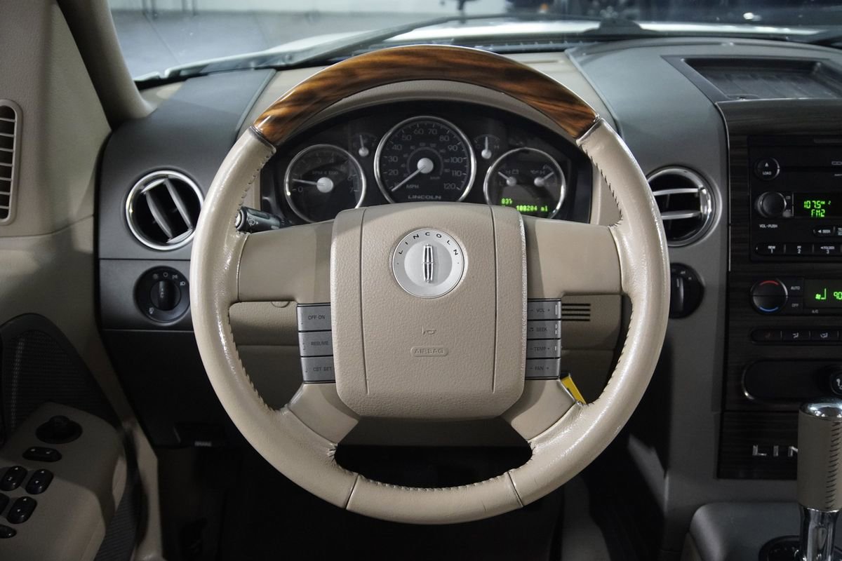 Used 2007 Lincoln Mark LT 4x4 image 13