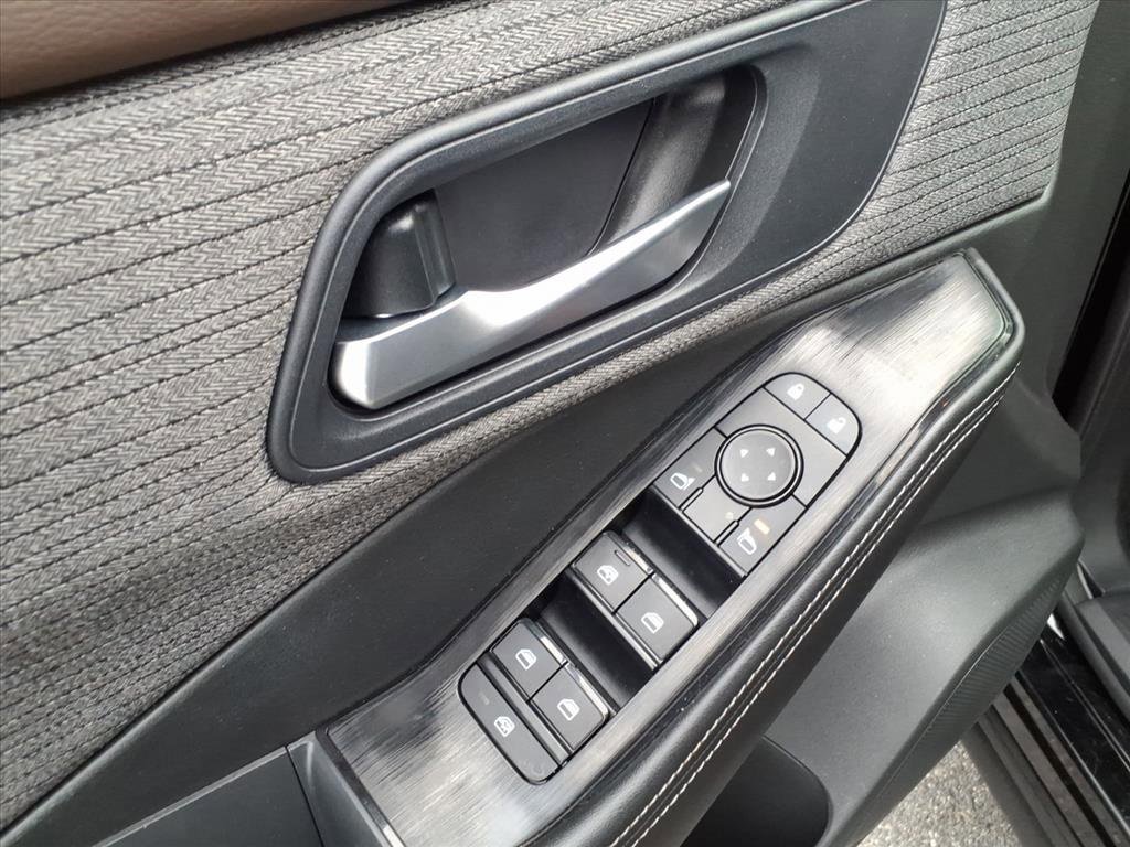 Used 2023 Nissan Rogue SV image 16