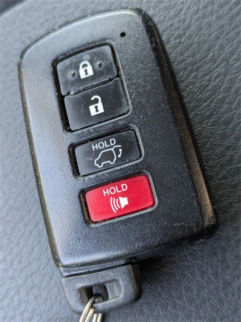 Used 2015 Toyota Highlander Limited image 34