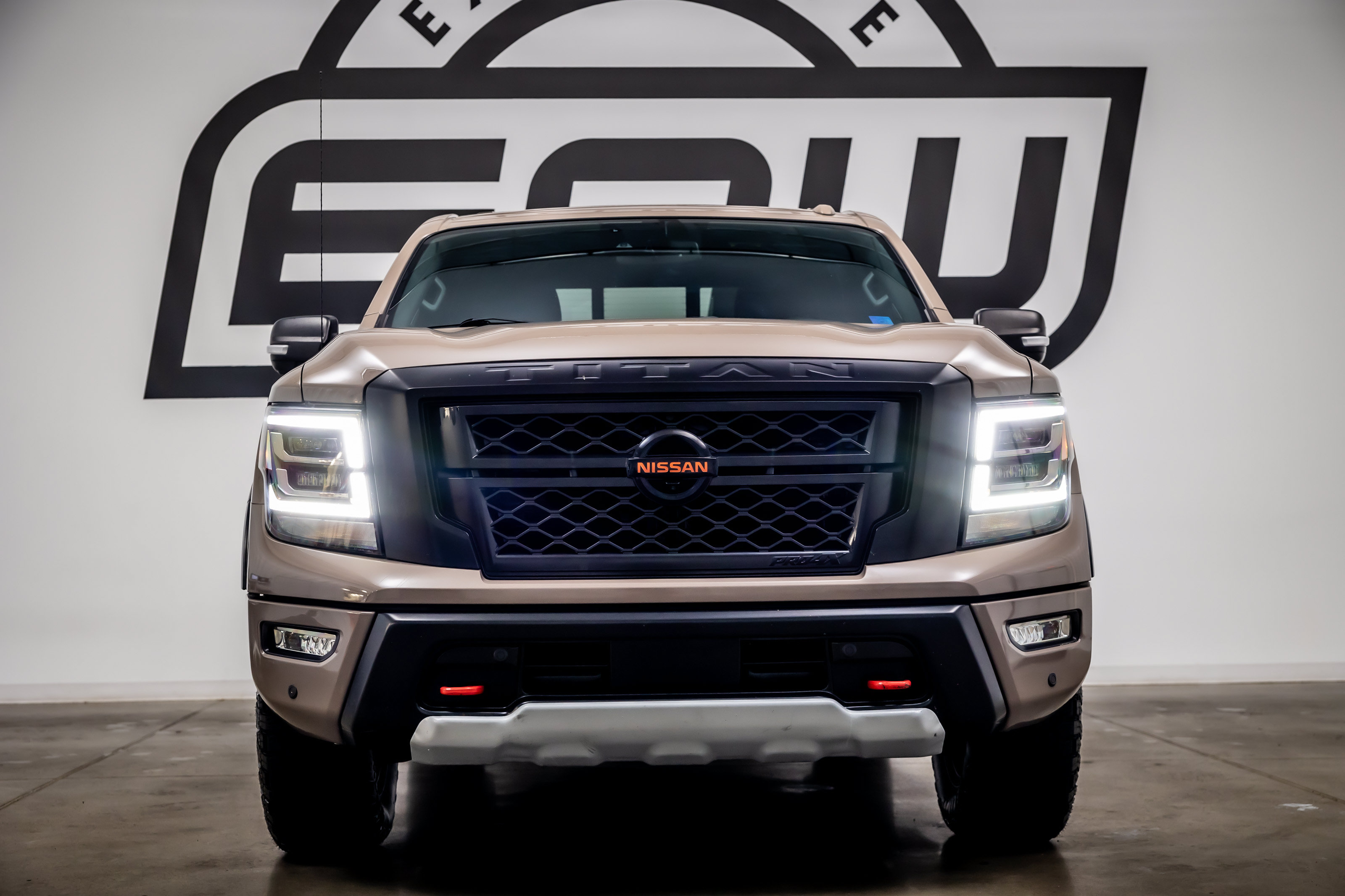 Used 2020 Nissan Titan PRO-4X w/ Pro-4x Convenience Package AWD/4WD image 4