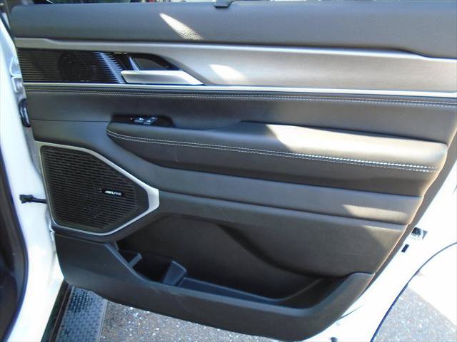 Certified 2025 Jeep Wagoneer Series II w/ Convenience Group I AWD/4WD image 9