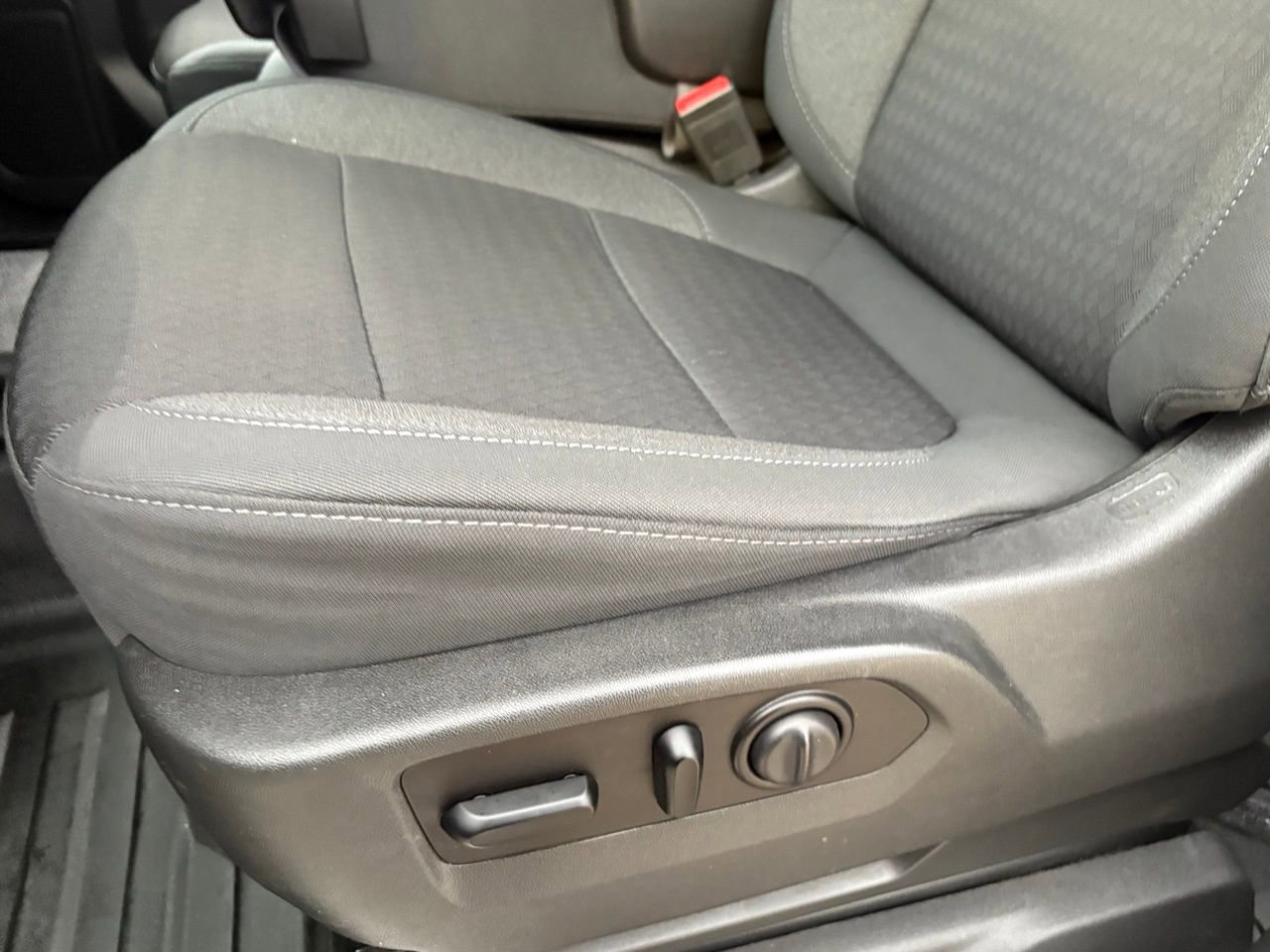 Used 2020 Chevrolet Silverado 1500 LT w/ Convenience Package image 31