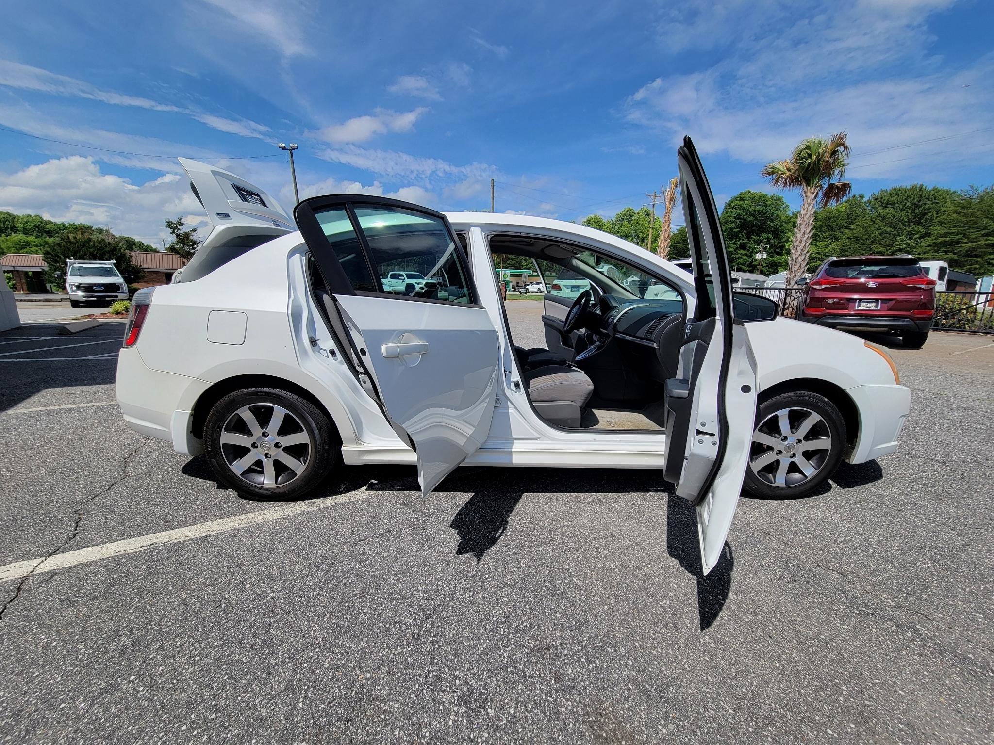 Used 2012 Nissan Sentra 2.0 SR w/ Special Edition Pkg FWD image 18