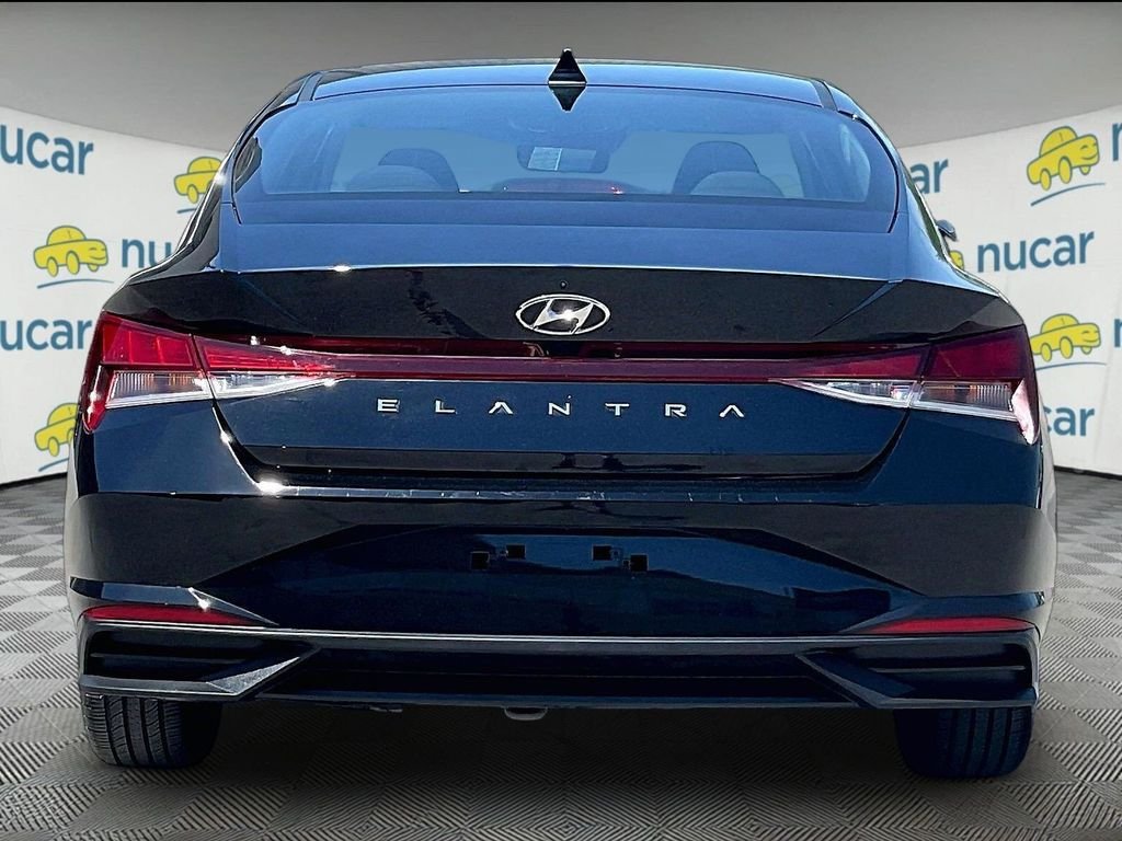 Used 2023 Hyundai Elantra SEL w/ Convenience Package FWD image 5