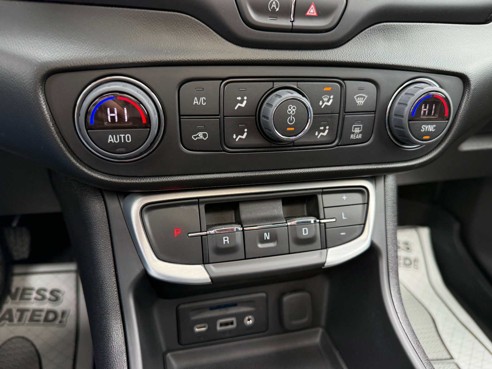 Used 2022 GMC Terrain SLT w/ Elevation Edition image 34