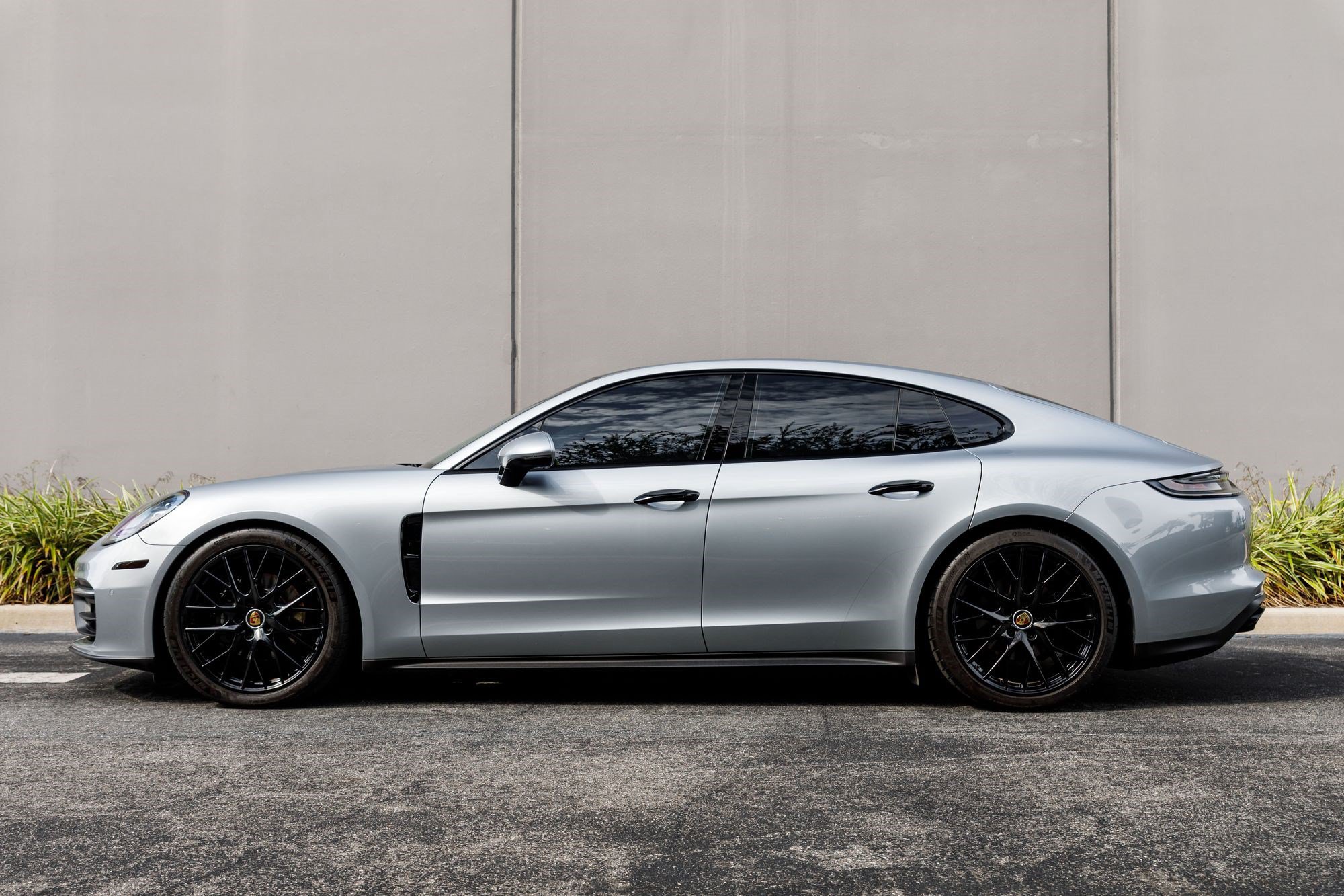 Used 2021 Porsche Panamera image 2
