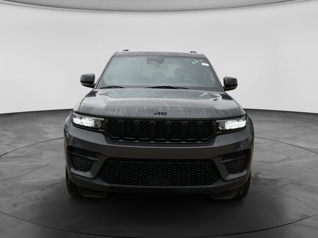 Used 2023 Jeep Grand Cherokee Altitude AWD/4WD image 4