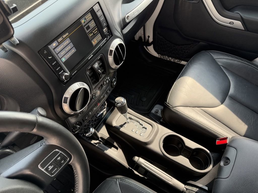 Used 2015 Jeep Wrangler Unlimited Rubicon w/ Connectivity Group AWD/4WD image 29