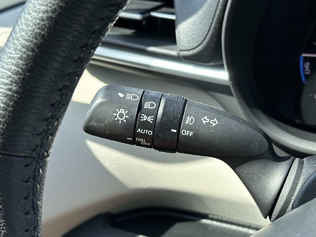 Used 2024 Toyota Sienna XLE FWD image 31