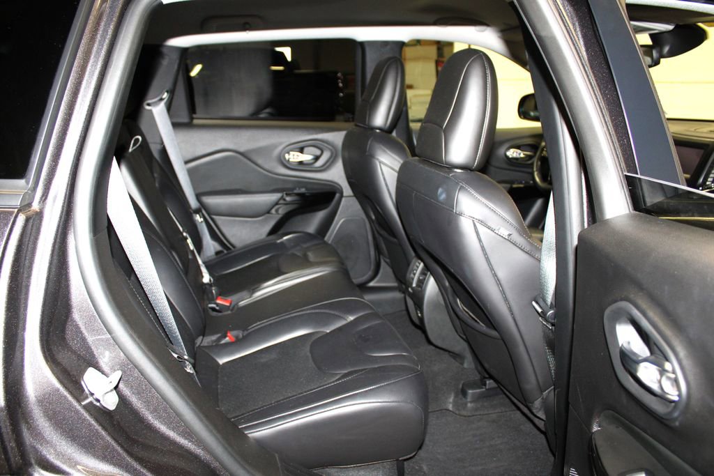 Used 2021 Jeep Cherokee Latitude Plus image 28