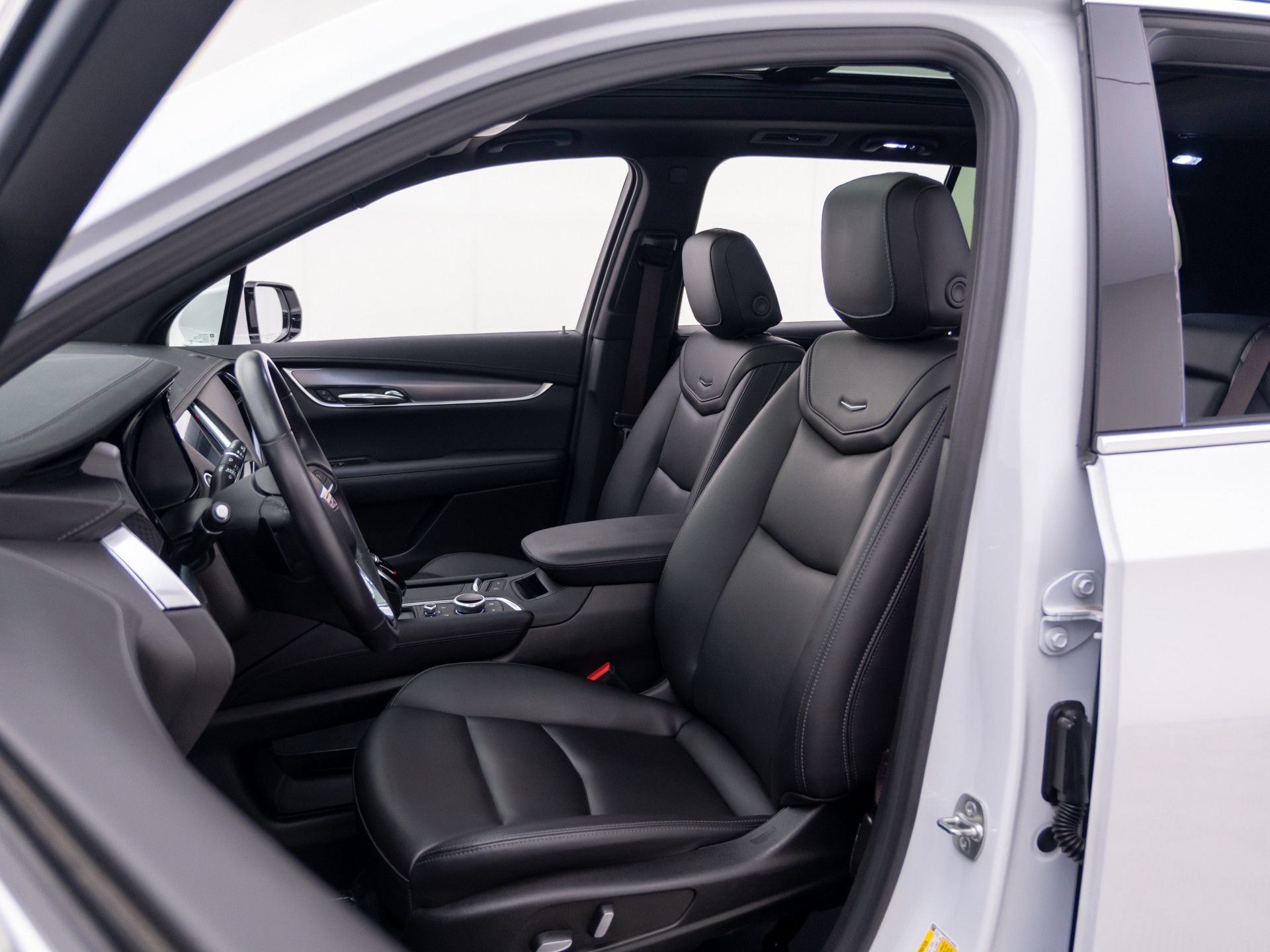 Used 2024 Cadillac XT6 Luxury w/ LPO, Floor Liner Package AWD/4WD image 19