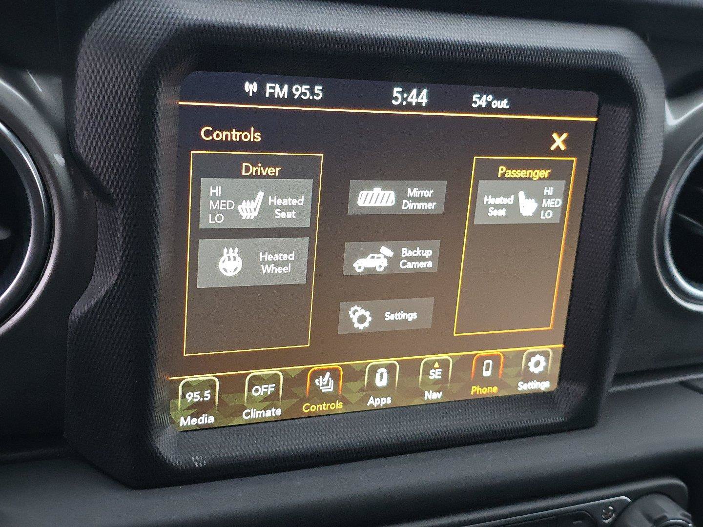 Used 2021 Jeep Wrangler Unlimited Sahara w/ Uconnect 4C Nav & Sound Group AWD/4WD image 4