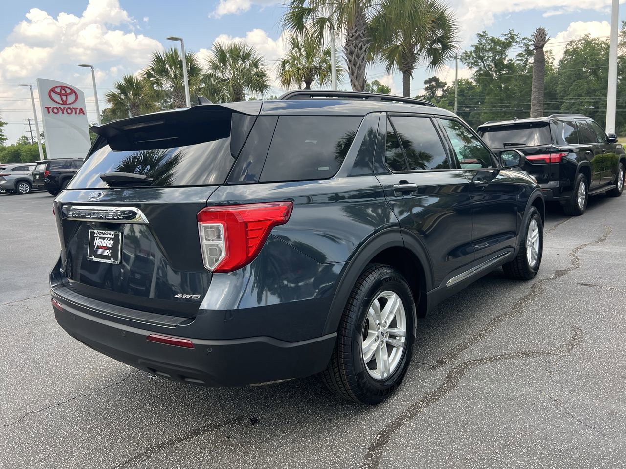 Used 2023 Ford Explorer XLT AWD/4WD image 10