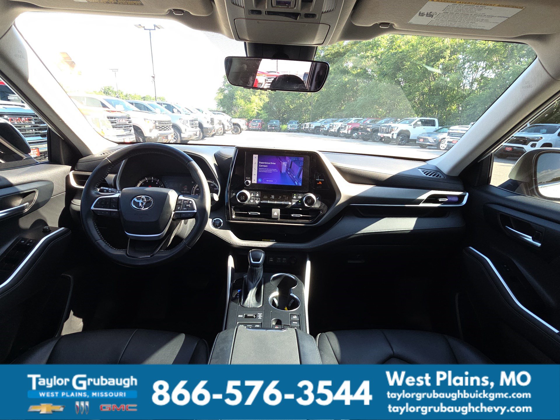 Used 2023 Toyota Highlander XLE AWD/4WD image 30