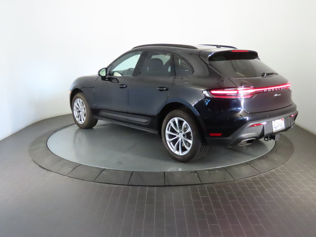 Certified 2026 Porsche Macan AWD/4WD image 3