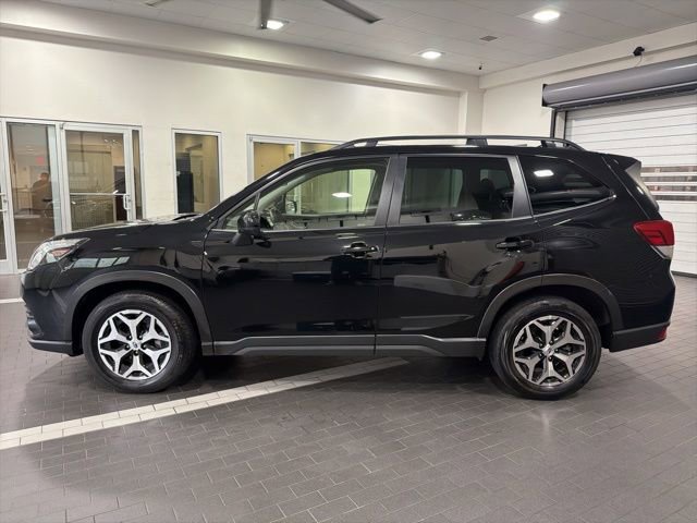 Used 2023 Subaru Forester Premium AWD/4WD image 2