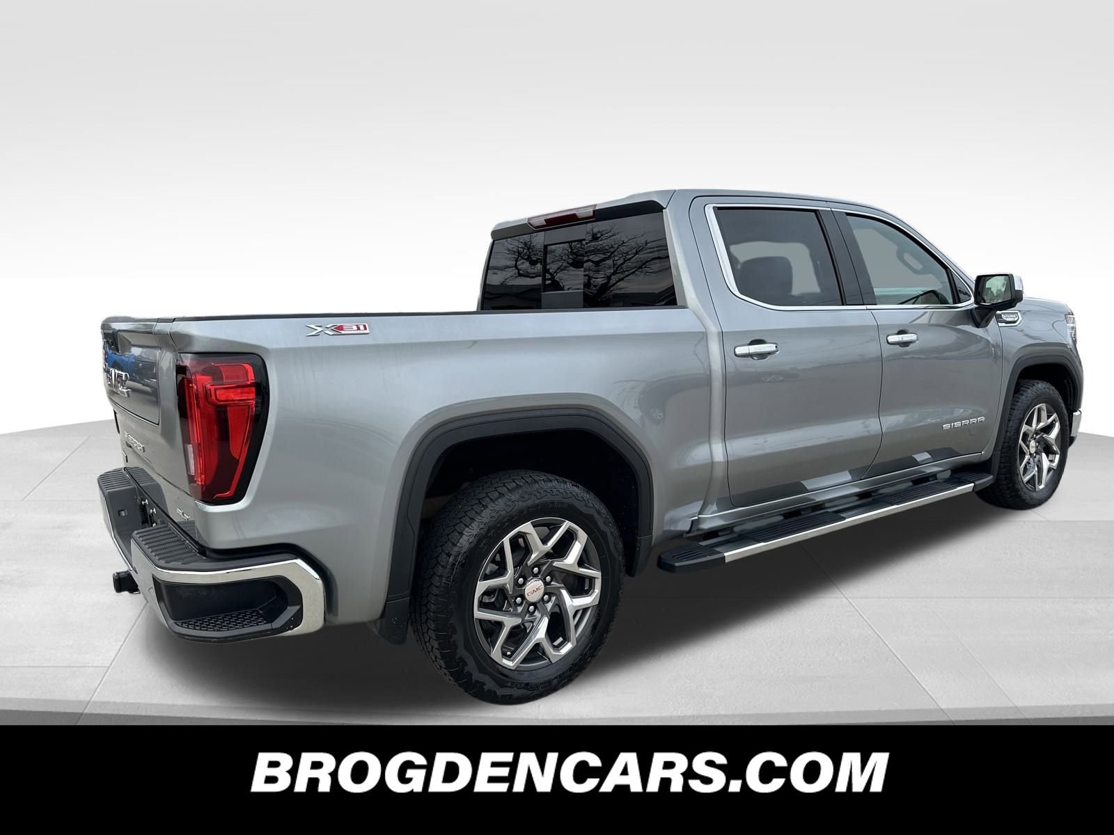 Used 2023 GMC Sierra 1500 SLT image 3