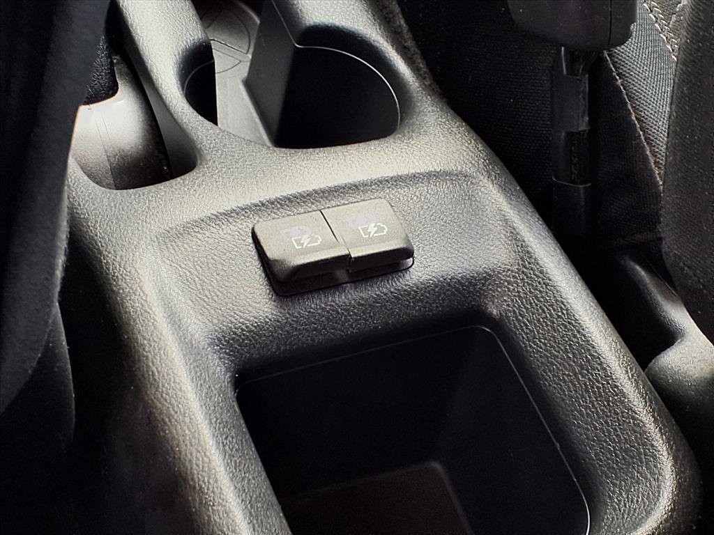 Used 2018 Nissan Kicks SV image 17