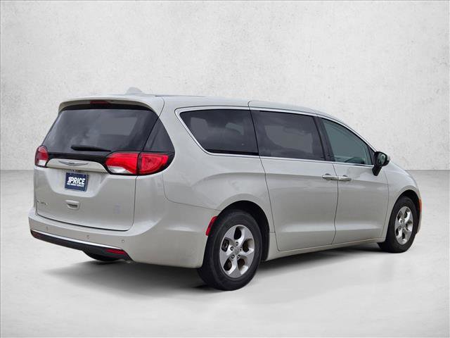 Used 2017 Chrysler Pacifica Touring Plus w/ Tire & Wheel Group FWD image 5