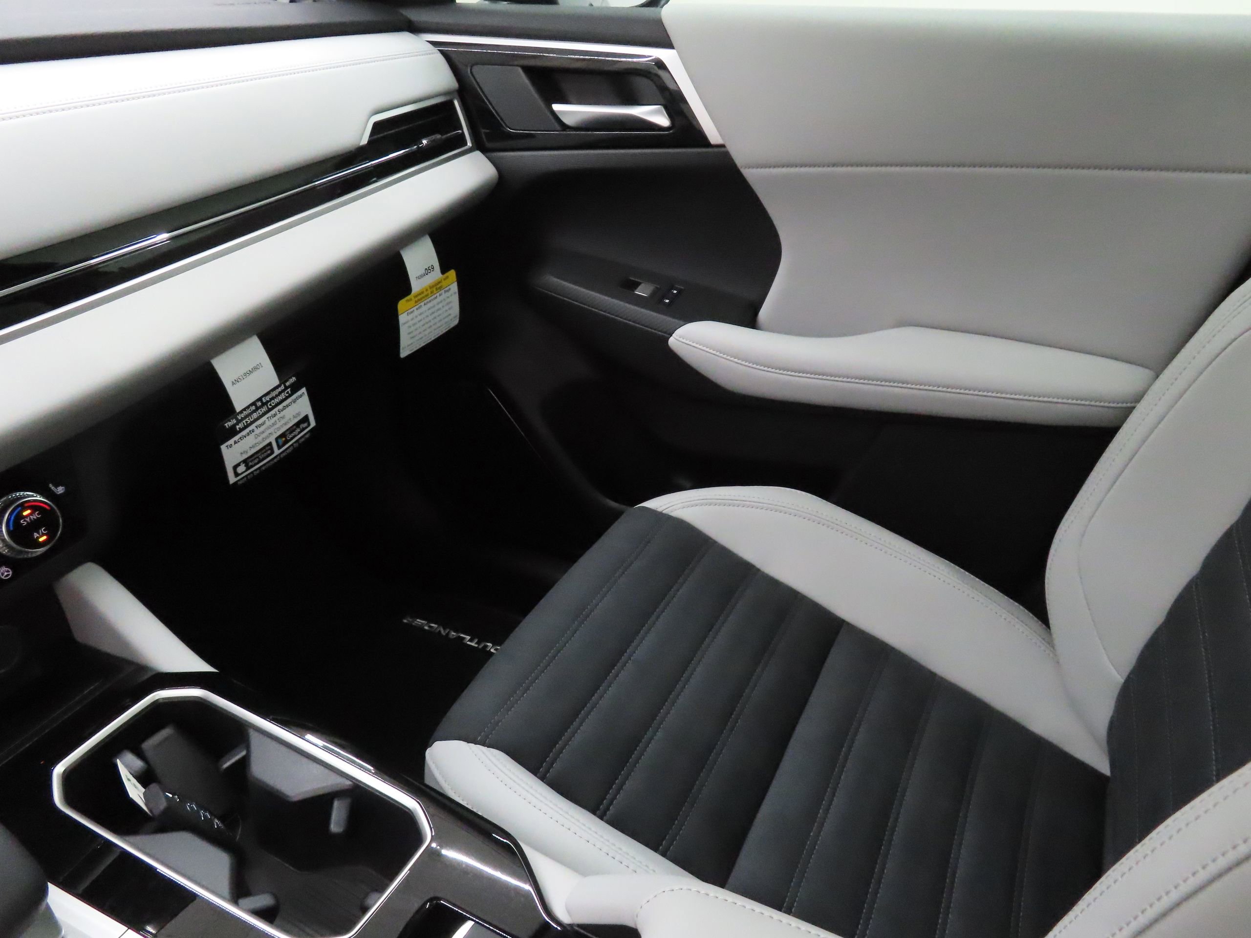 New 2026 Mitsubishi Outlander SE FWD image 18