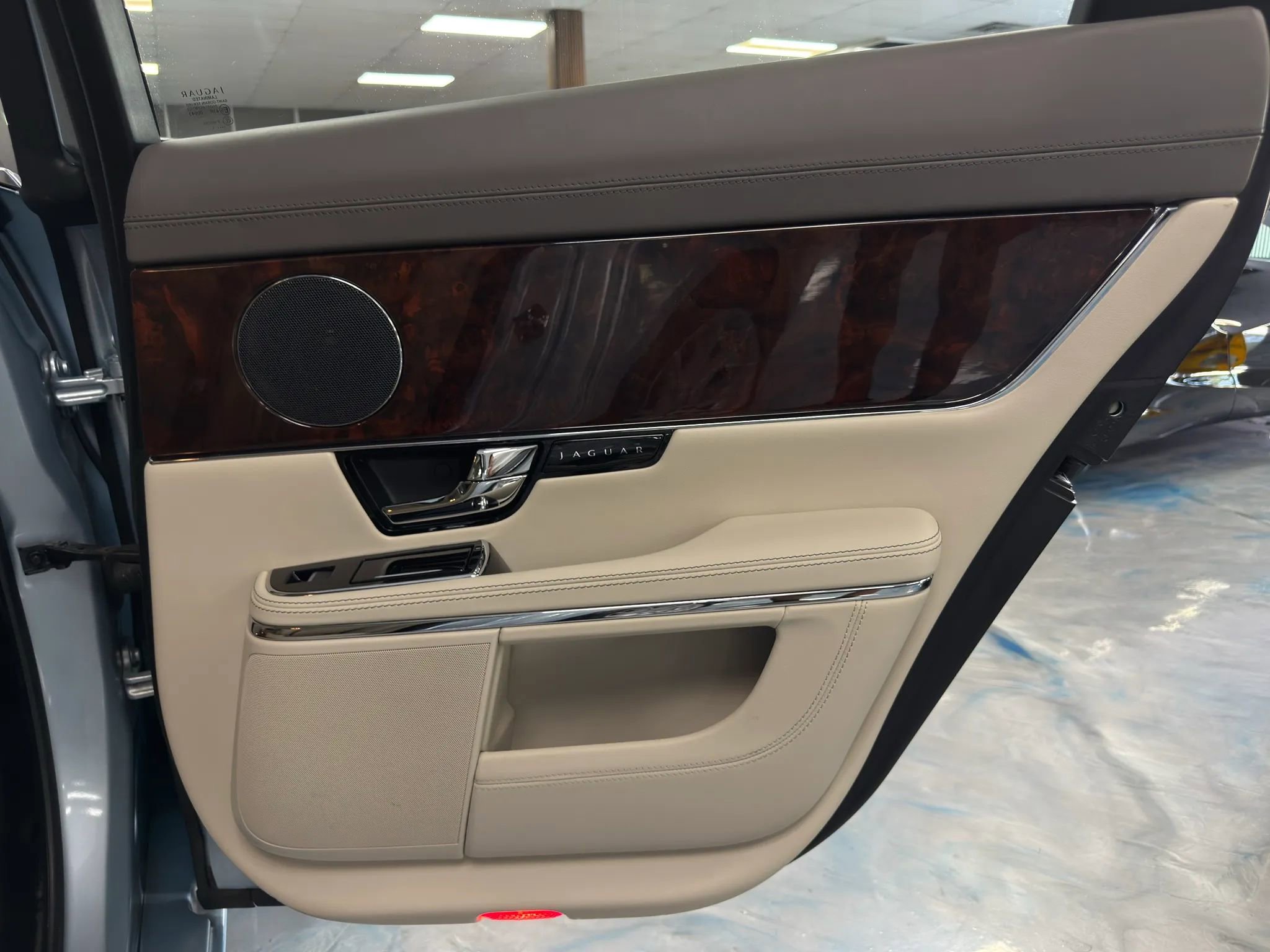 Used 2012 Jaguar XJ image 16