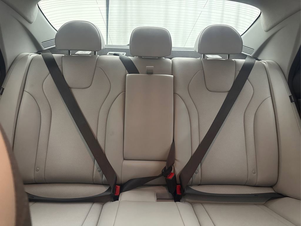 Used 2025 Hyundai Elantra Limited FWD image 32