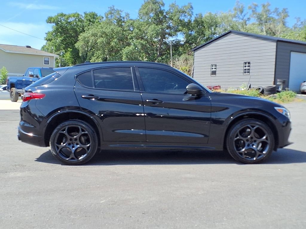 Used 2023 Alfa Romeo Stelvio Estrema AWD/4WD image 8
