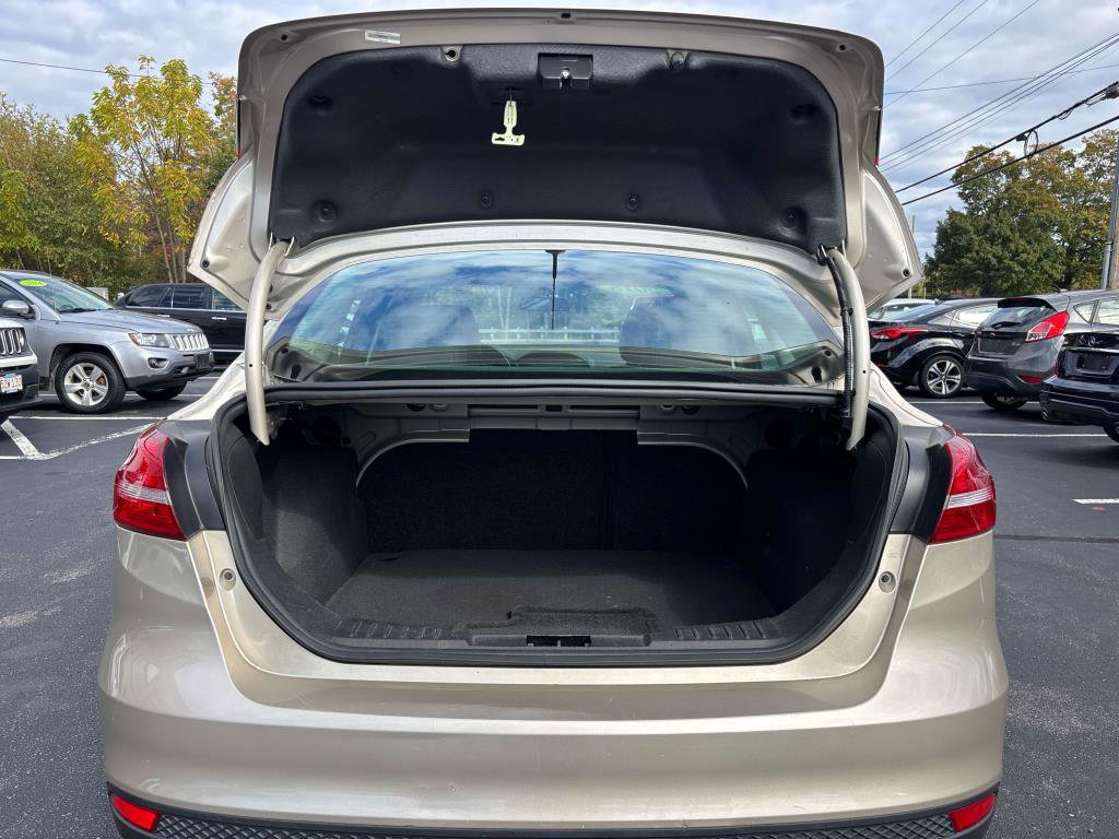 Used 2018 Ford Focus SE w/ SE Appearance Package image 10