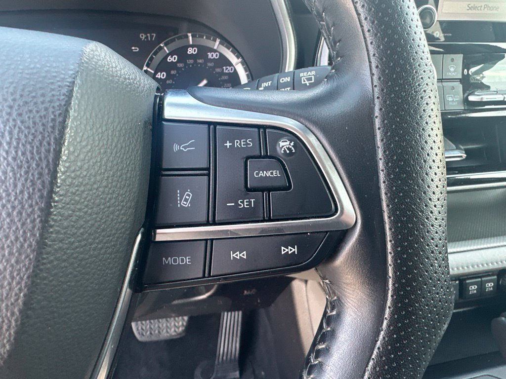 Used 2021 Toyota Highlander XLE FWD image 18