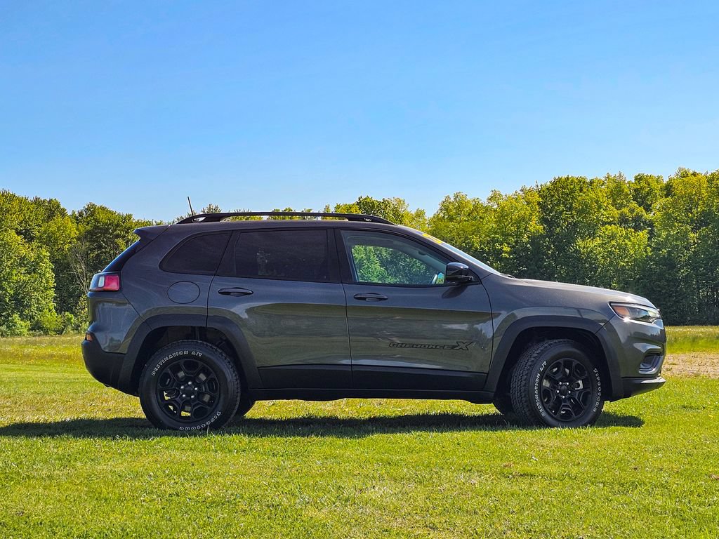 Certified 2022 Jeep Cherokee Latitude w/ Sun & Sound Group AWD/4WD image 2