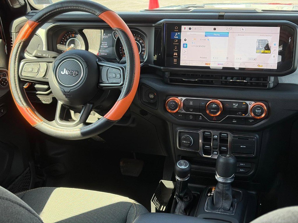 Used 2025 Jeep Gladiator Sport AWD/4WD image 12