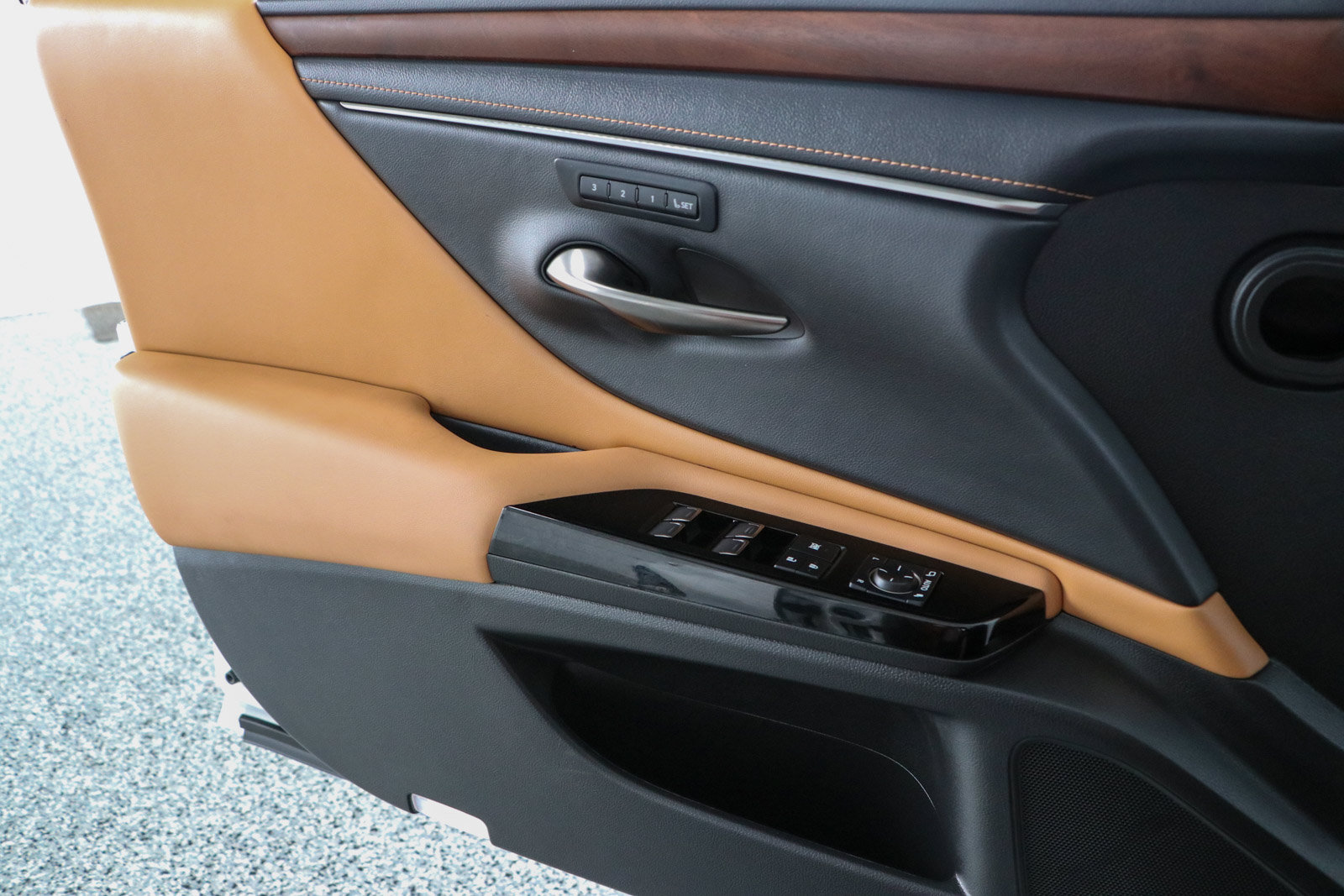 Used 2025 Lexus ES 350 w/ Premium Package FWD image 22