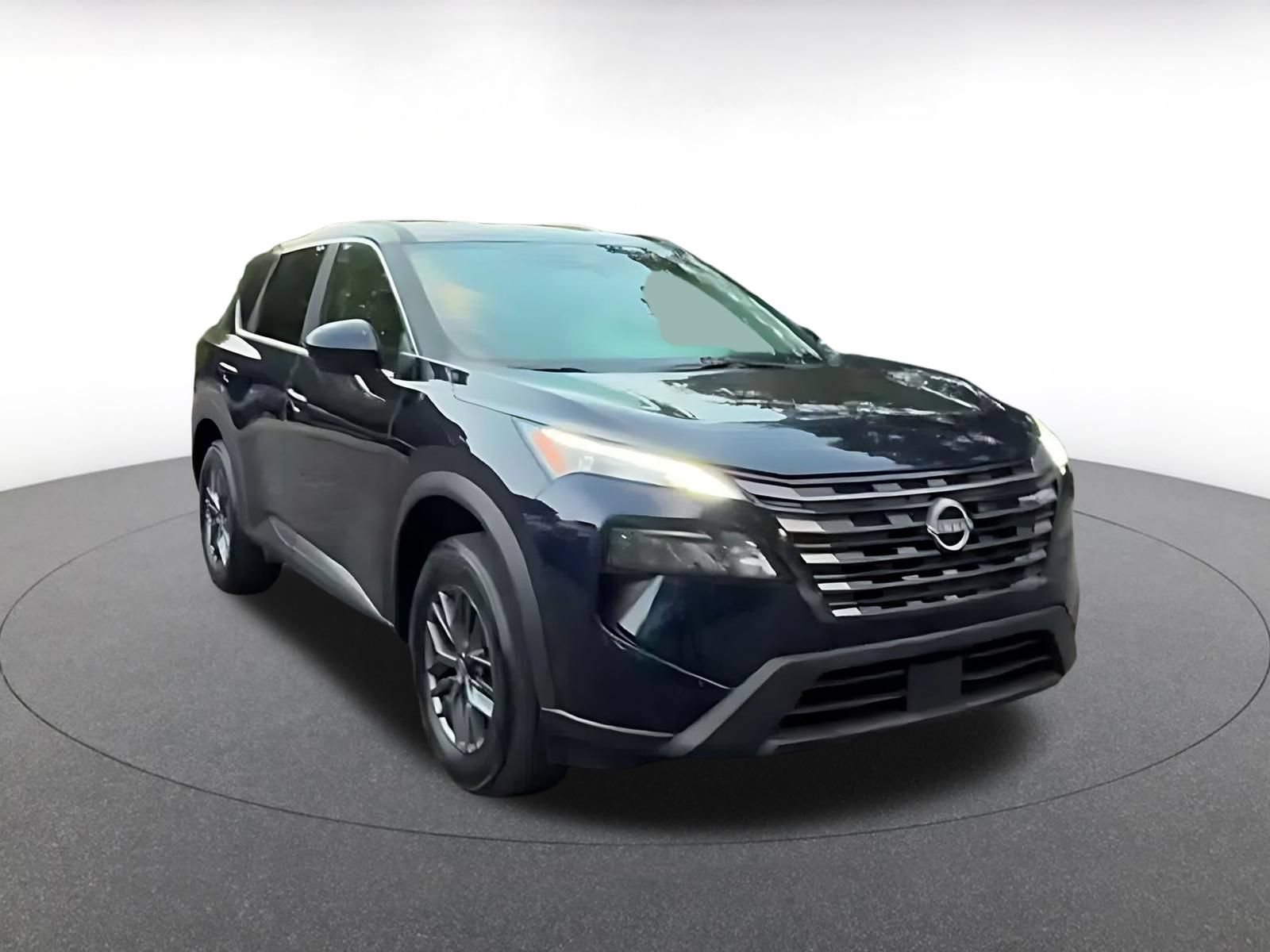 Used 2026 Nissan Rogue SV AWD/4WD image 3