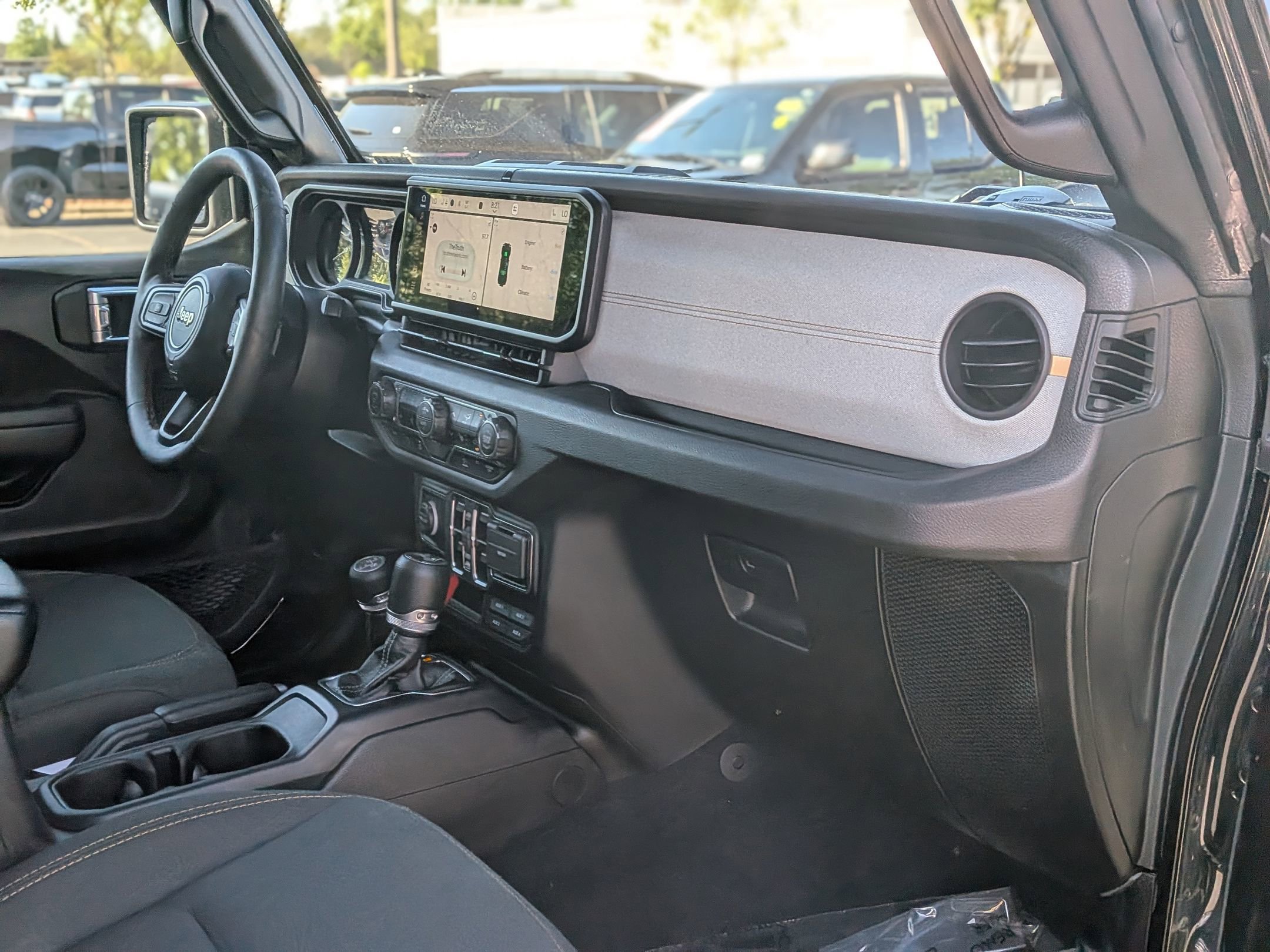 Used 2024 Jeep Wrangler Unlimited w/ Convenience Group AWD/4WD image 22