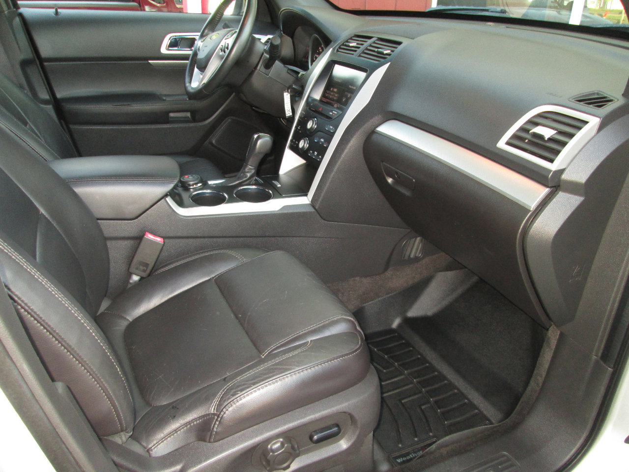 Used 2013 Ford Explorer XLT image 16