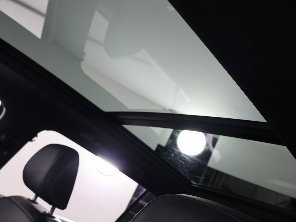 Used 2023 Volkswagen Tiguan SE R-Line image 11