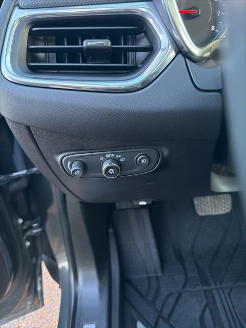 Used 2018 Chevrolet Equinox Premier image 19