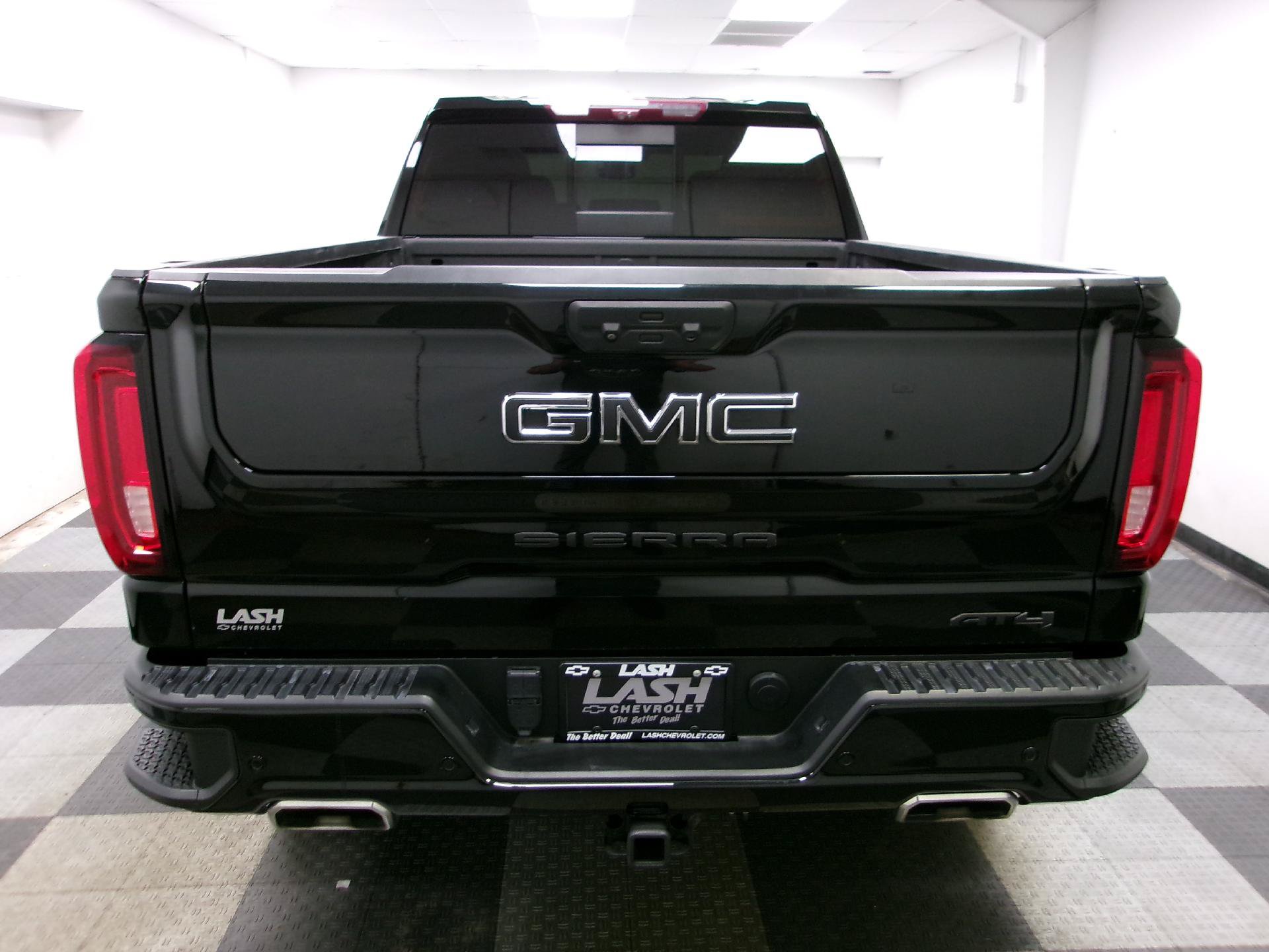 Used 2023 GMC Sierra 1500 AT4 w/ Technology Package AWD/4WD image 13