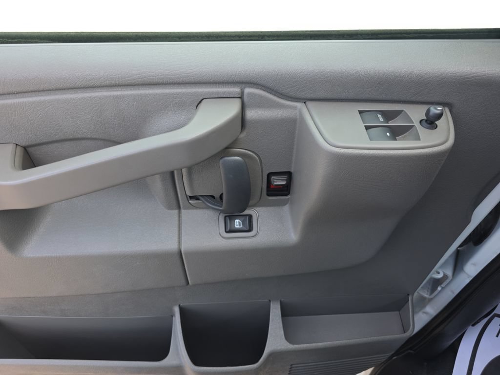 Used 2025 Chevrolet Express 3500 LS RWD image 11