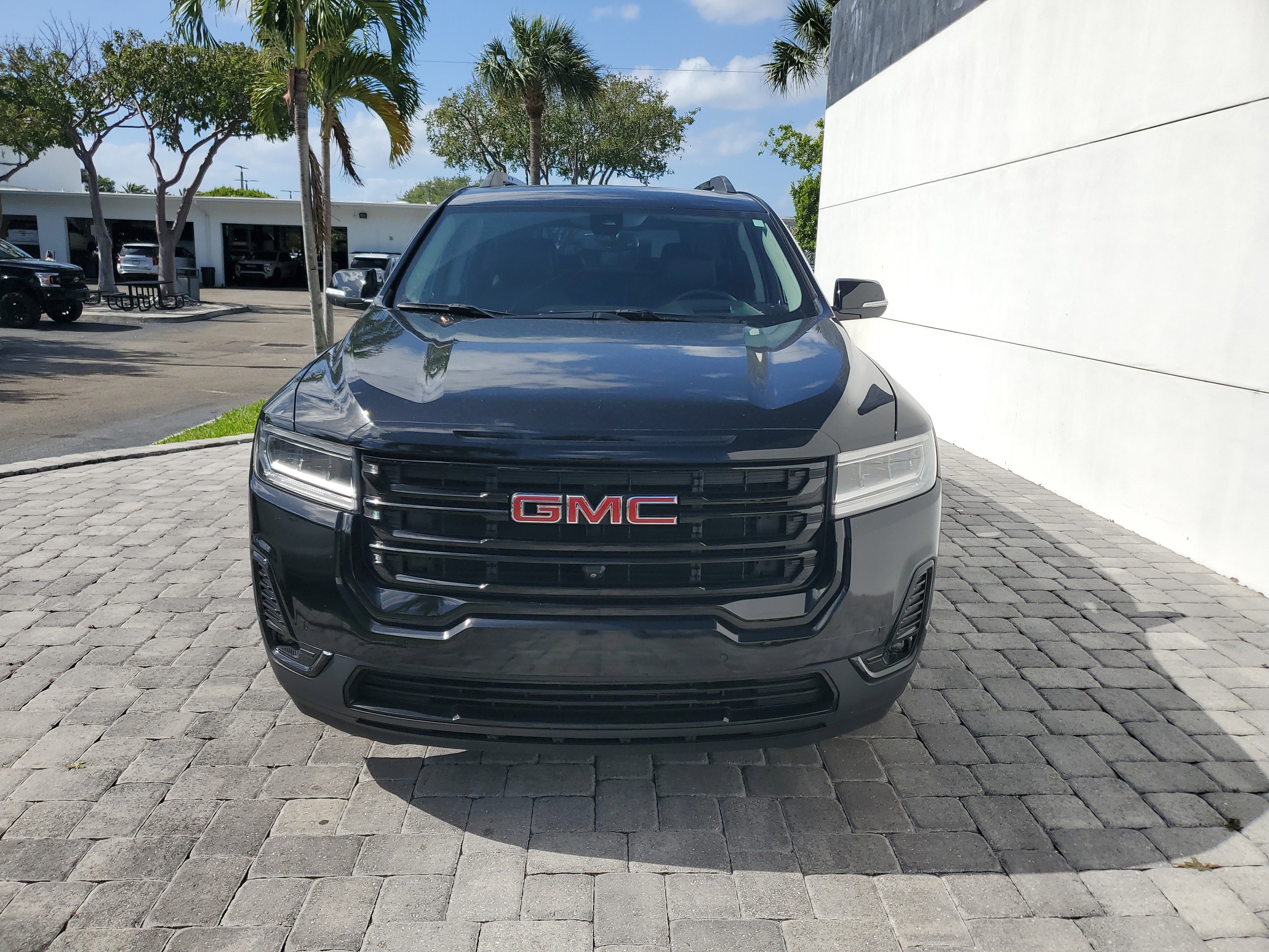 Used 2023 GMC Acadia SLT w/ Elevation Edition FWD image 2